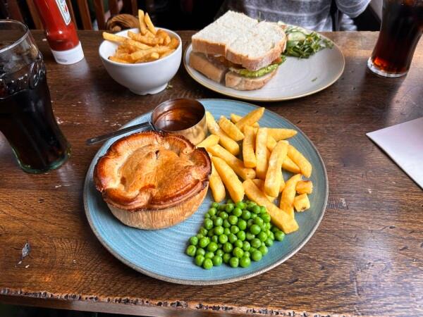 Best Sports Bars in London - Globe