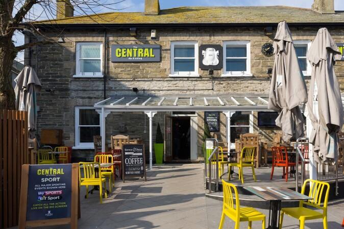 Best Sports Bars in Newquay - Central Inn