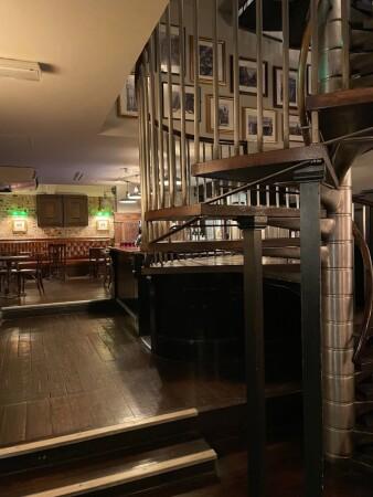 Best Sports Bars in Bank - Golden Fleece