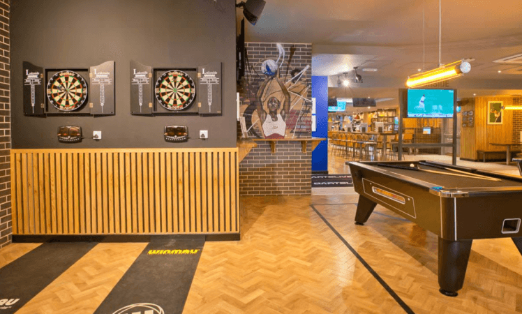 Best Sports Bars in Islington - The Roundabout Old Street