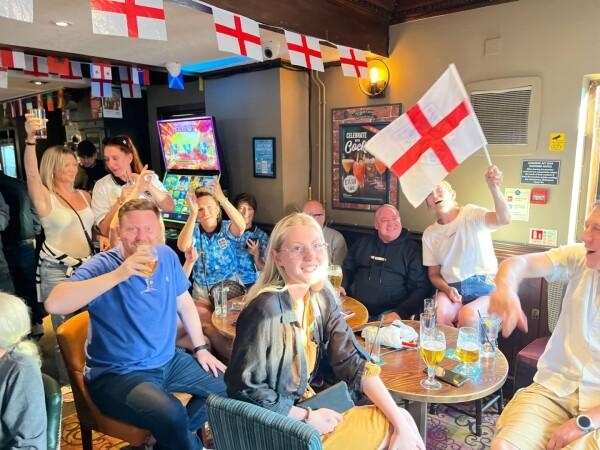 Best Sports Bars in Milton Keynes - Burnt Oak