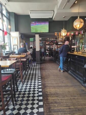 Best Sports Bars in London - Rising Sun