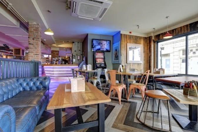 Best Sports Bars in Brighton - Walkabout Brighton
