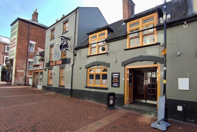 Best Sports Bars in Rugby - The Black Swan