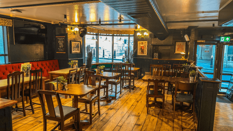 Best Sports Bars in London - The Monument
