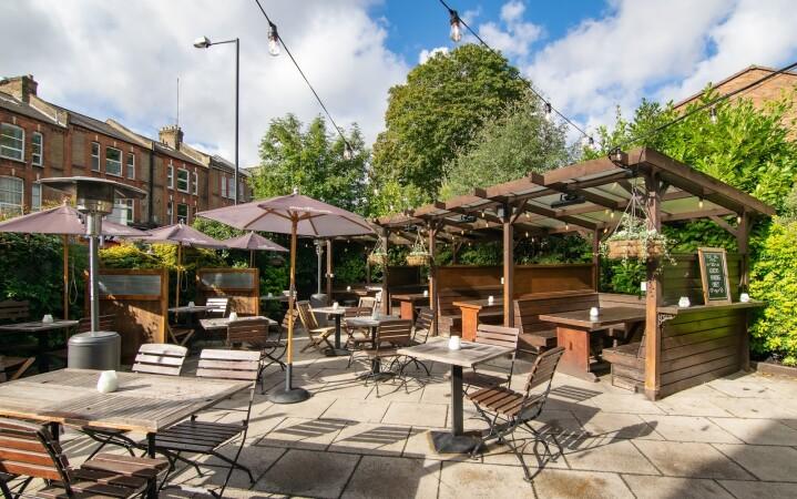 Best Sports Bars in London - Tulse Hill Hotel