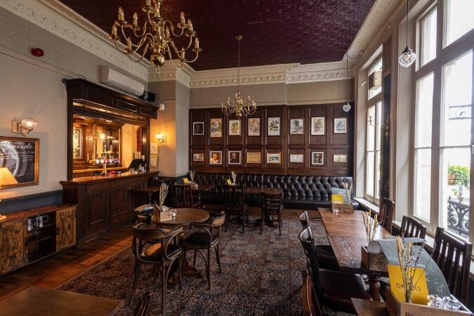 Best Sports Bars in London - The Rose and Crown
