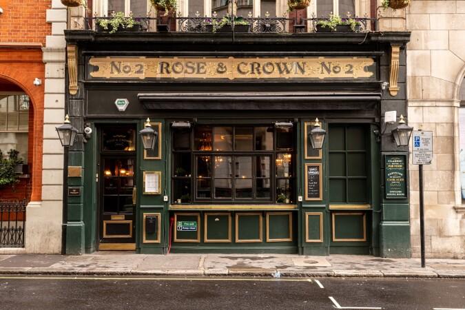 Best Sports Bars in London - The Rose and Crown
