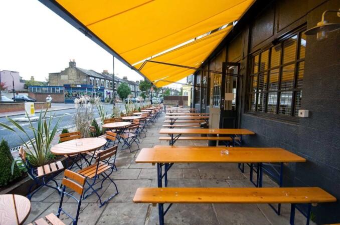 Best Sports Bars in London - Actress