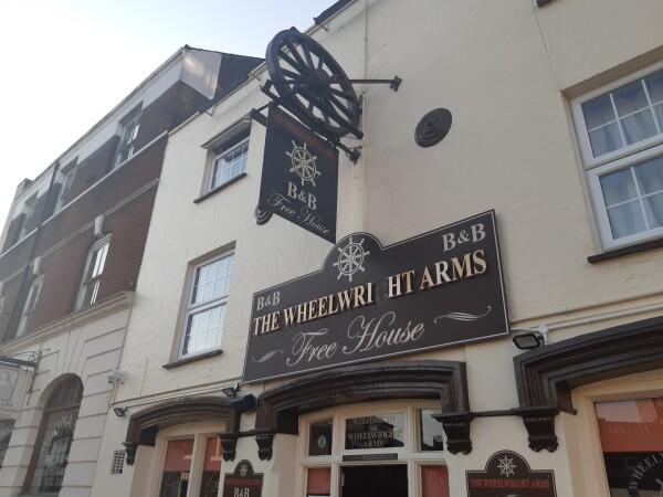 Best Sports Bars in Luton - Wheelwrights Arms