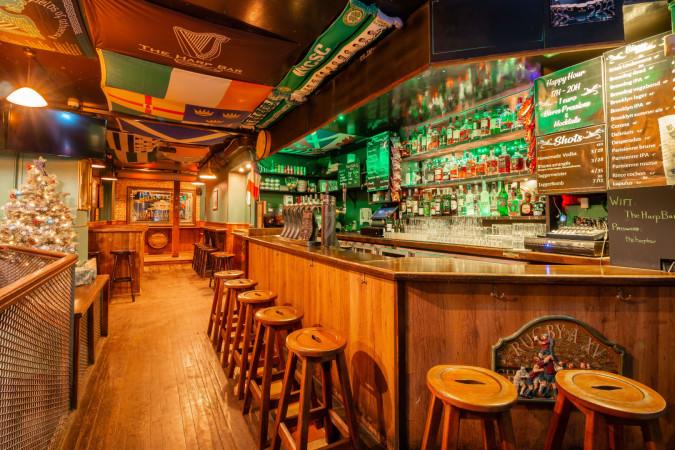 Best Sports Bars in Paris - The Harp Bar
