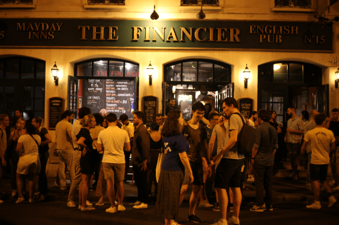 Best Sports Bars in Paris - The Financier