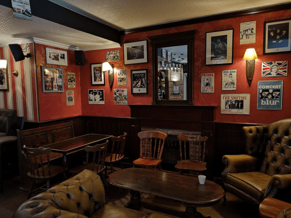 Best Sports Bars in Paris - The Lions