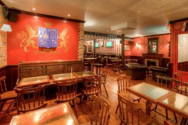 Best Sports Bars in Paris - The Lions