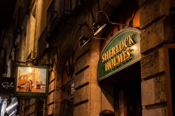 Best Sports Bars in Bordeaux - The Sherlock Holmes