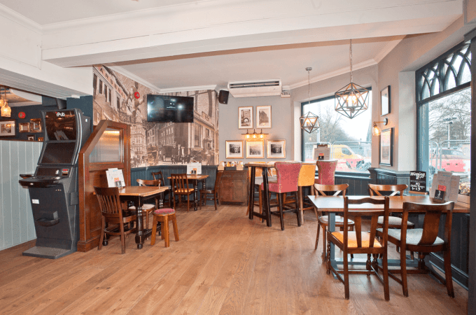 Best Sports Bars in Islington - Famous Cock Tavern