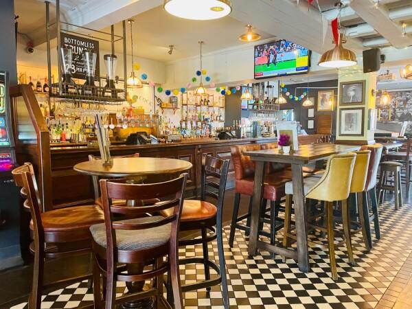 Best Sports Bars in Islington - Famous Cock Tavern