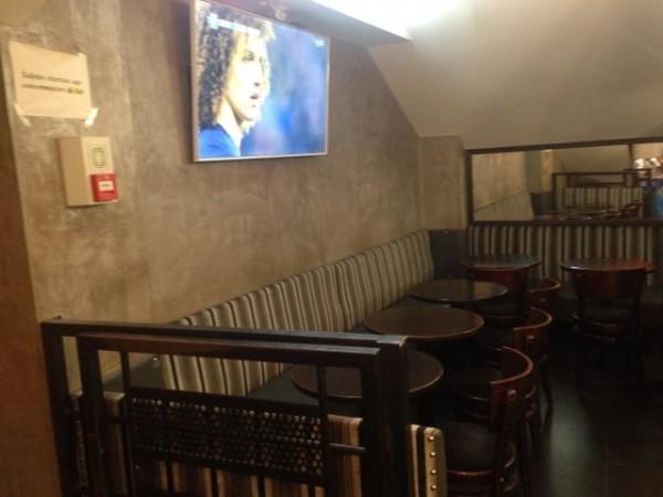 Best Sports Bars in Paris - Le Longchamp