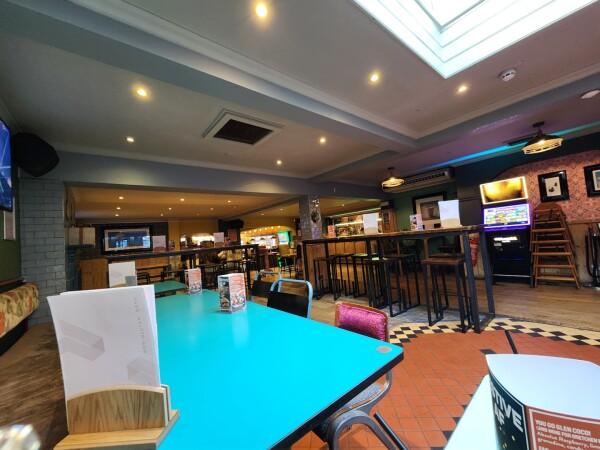 Best Sports Bars in Loughton - Hollybush