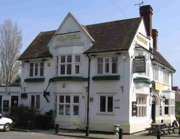 Best Sports Bars in Hinckley - Holywell Inn
