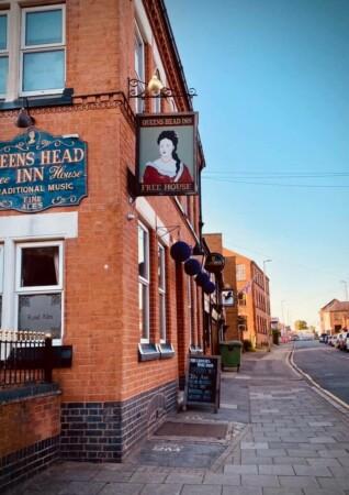 Best Sports Bars in Hinckley - Queen's Head