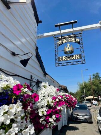 Best Sports Bars in Weybridge - Old Crown