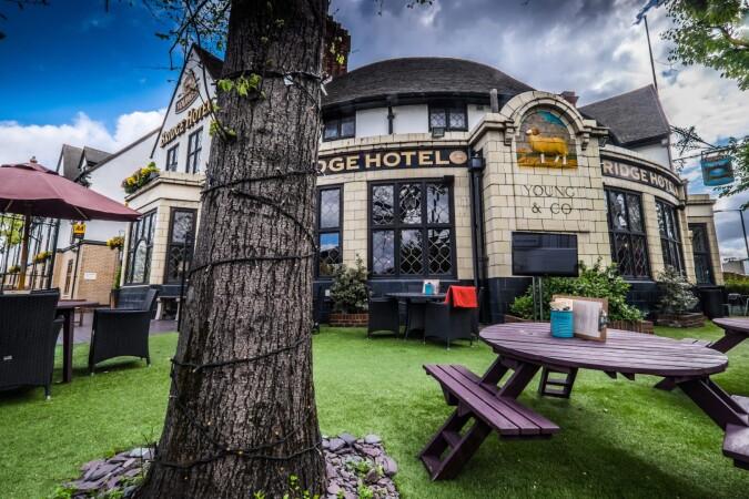 Best Sports Bars in Greenford - Bridge Hotel