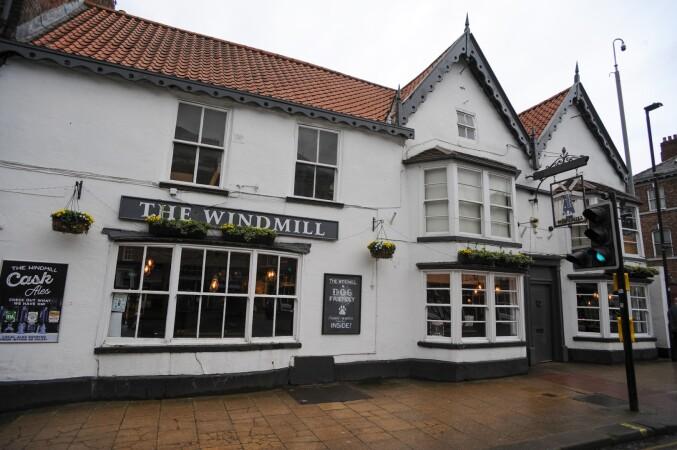 Best Sports Bars in York - Windmill Inn (York)