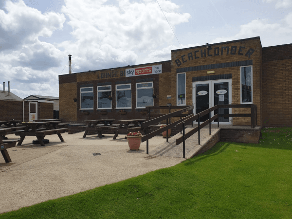 Best Sports Bars in California - Beachcomber