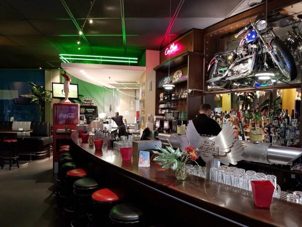 Best Sports Bars in Berlin - Andy's Diner & Bar