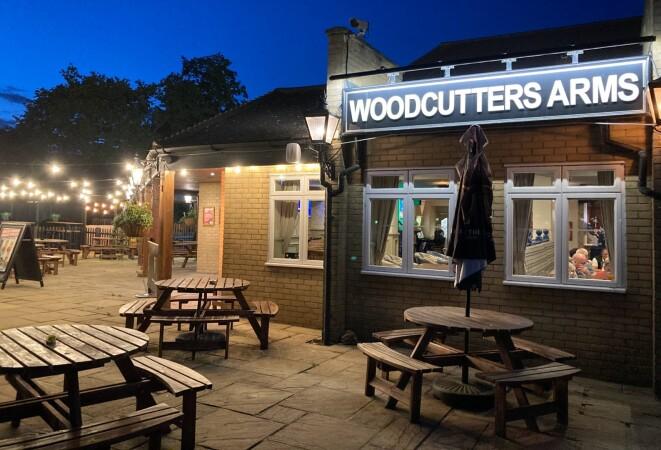 Best Sports Bars in Southend - WOODCUTTERS ARMS