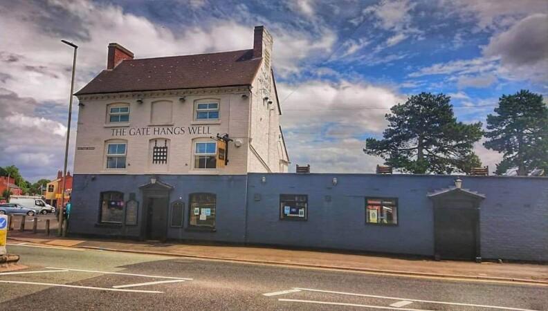 Best Sports Bars in Stourbridge - Gate Hangs Well