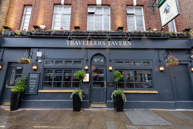Best Sports Bars in London - Travellers Tavern