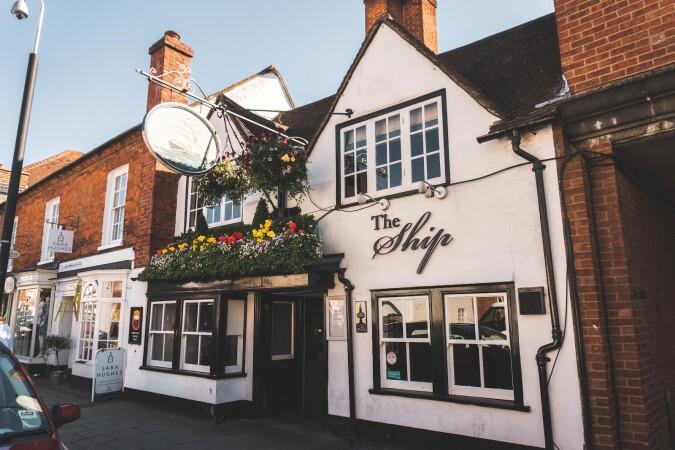Best Sports Bars in Marlow - The Ship