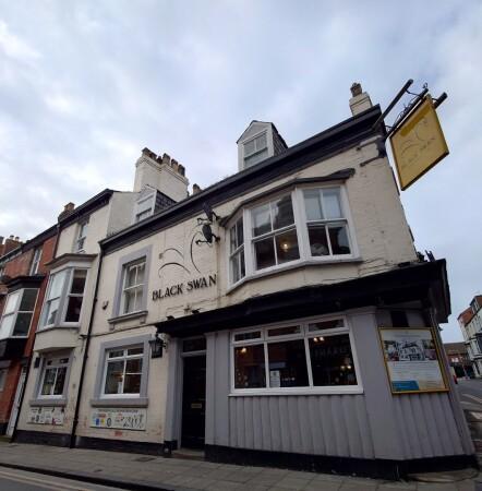 Best Sports Bars in Scarborough - Black swan