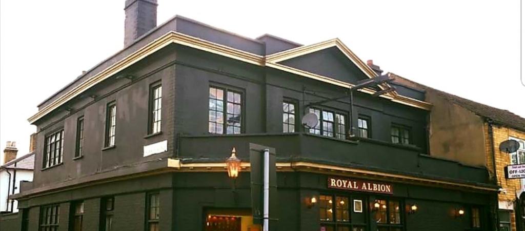 Best Sports Bars in Hounslow - The Royal Albion