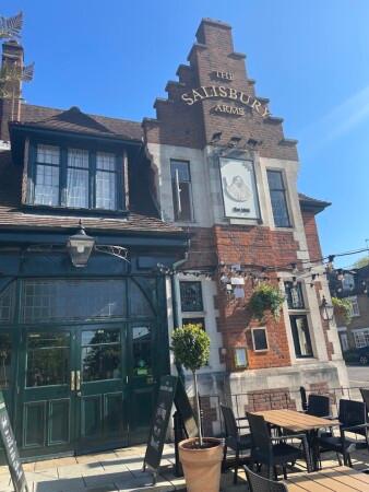 Best Sports Bars in LONDON - Salisbury Arms