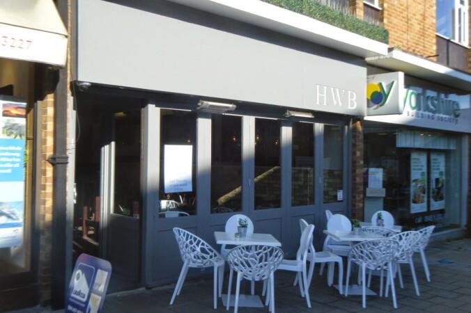 Best Sports Bars in Brentwood - Hollands Wine Bar