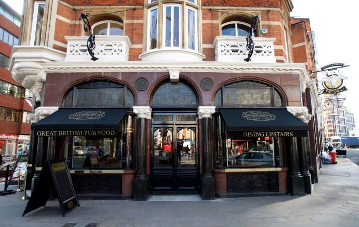 Best Sports Bars in LONDON - Swan