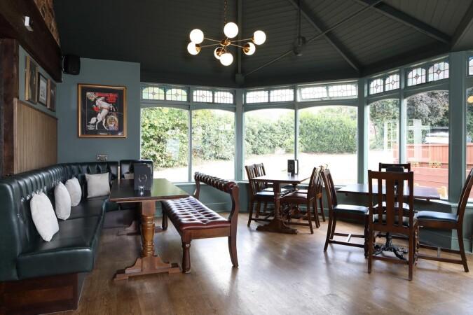 Best Sports Bars in St Albans - The White Horse