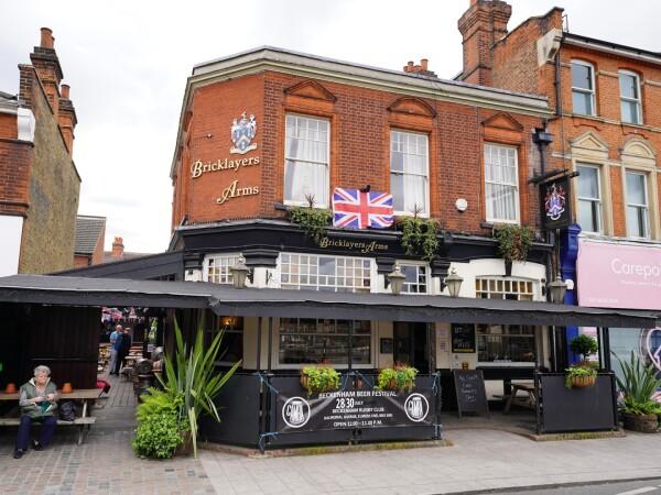Best Sports Bars in Beckenham - The Bricklayers arms