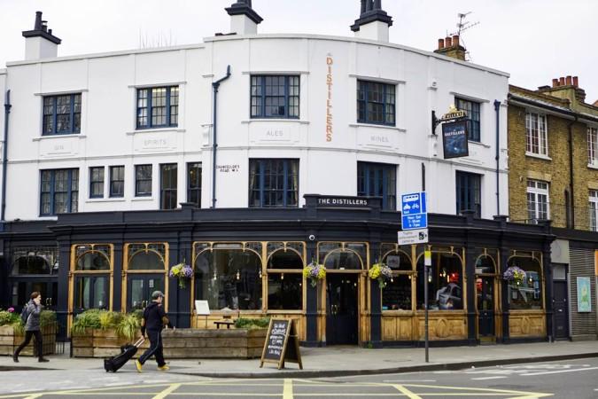 Best Sports Bars in London - The Distillers