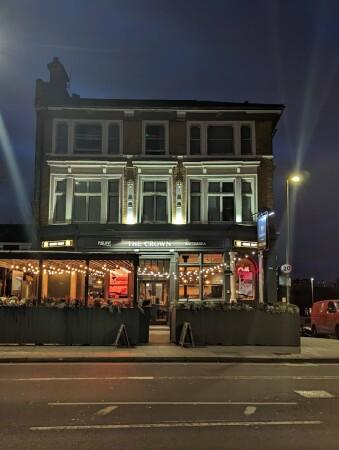 Best Sports Bars in London - The Crown
