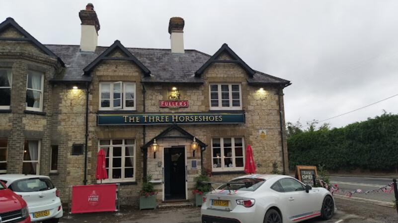 Best Sports Bars in London - Three Horseshoes Whetstone