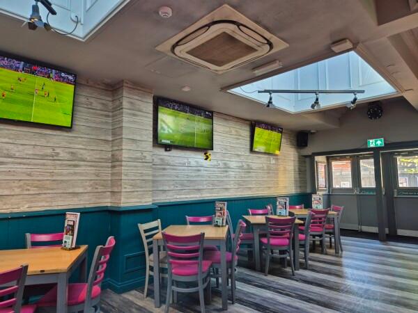 Best Sports Bars in Colchester - Yates Wine Lodge