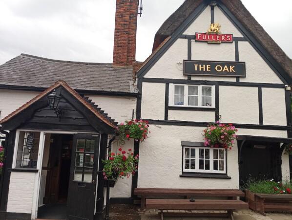 Best Sports Bars in Dacorum - The Oak