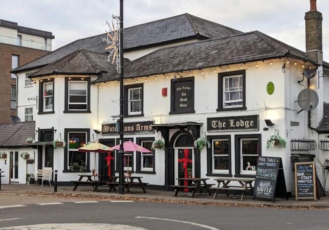 Best Sports Bars in Kingston upon Thames - Watermans on the Green