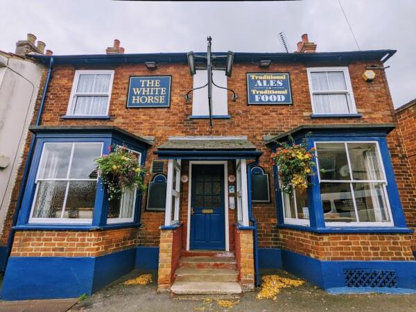 Best Sports Bars in Central Bedfordshire - The White Horse