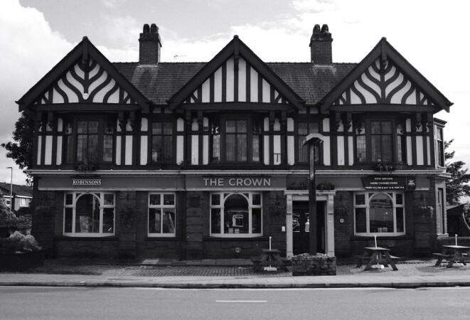 Best Sports Bars in Stockport - Crown Hotel