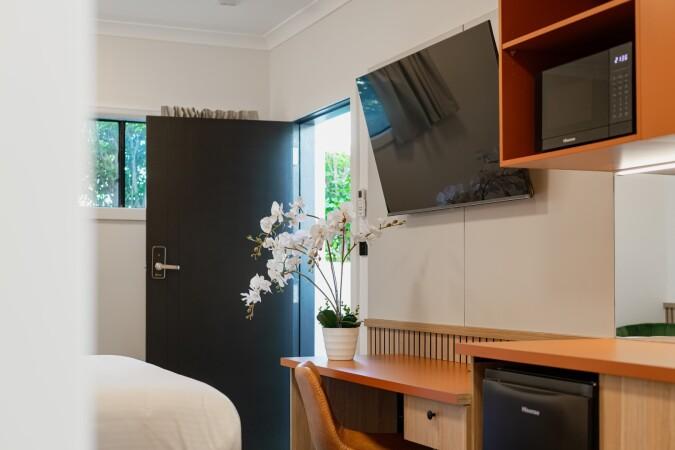 Best Sports Bars in Gladstone Central - The Queens Hotel Gladstone